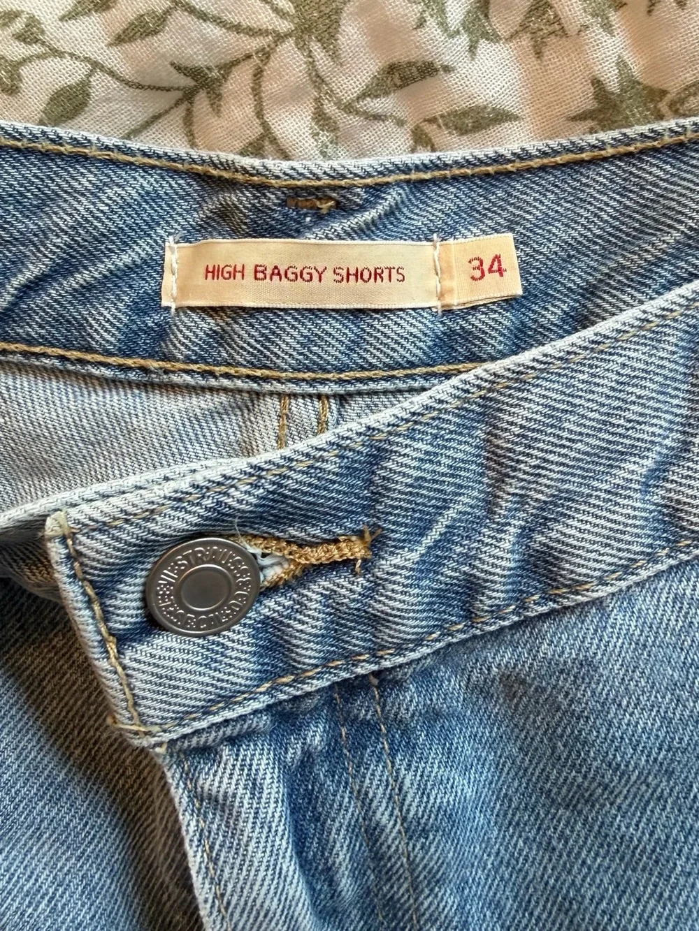 Levi's Light Wash High Rise Baggy Denim Shorts NWT 34